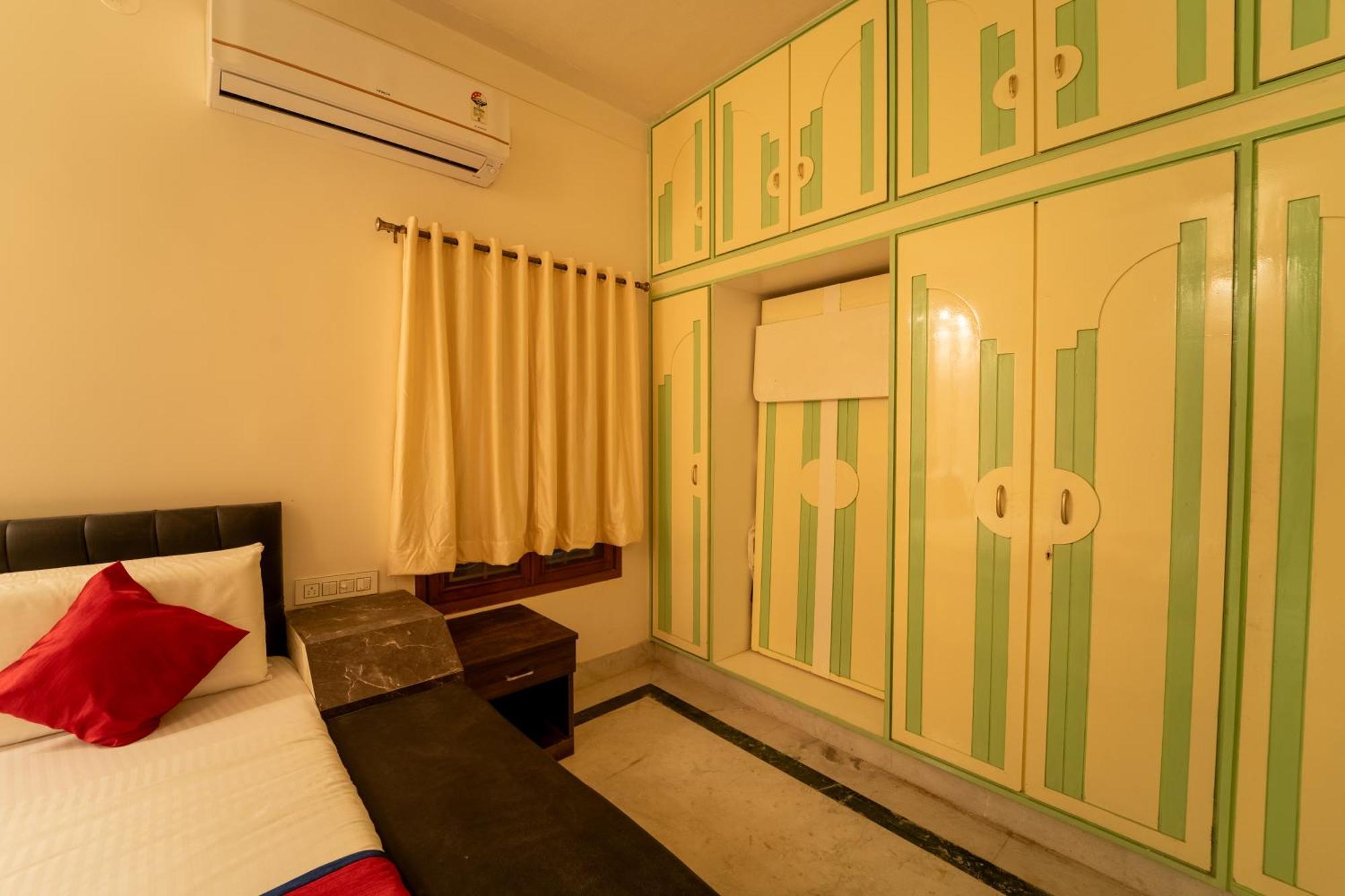 Seasons Suites - Hbr Бенґалуру Номер фото
