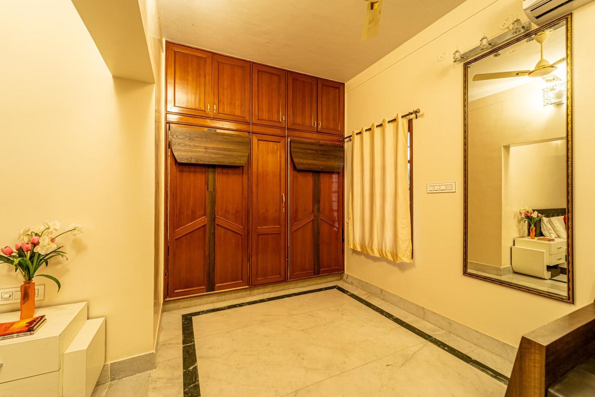 Seasons Suites - Hbr Бенґалуру Номер фото